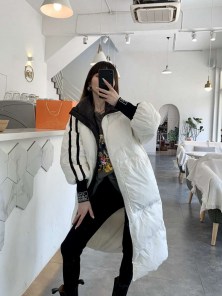 Длинный женский спортивный пуховик с полосками фото